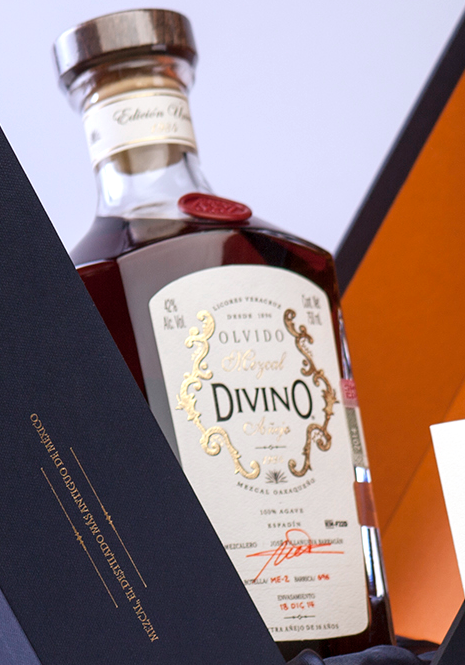 MEZCAL OAXAQUEÑO 100% AGAVE ESPADÍN, OLVIDO "DIVINO" 30 AÑOS DE AÑEJAMIENTO